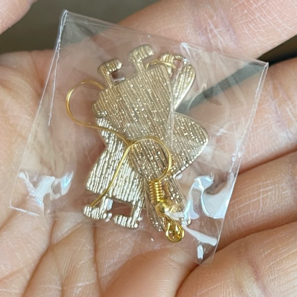 🔴 NWOT Peppa Pig Earrings Gold Jewelry - Picture 2 of 2